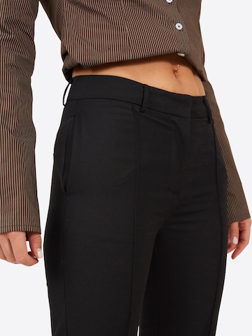 évasé Pantalon à pince BRAVE SOUL en noir