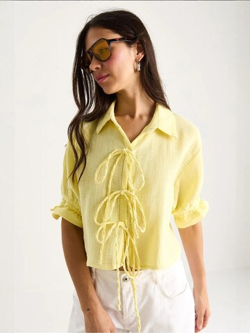 Camicia da donna di Bianco Lucci in giallo