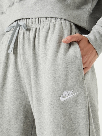 Nike Sportswear Loosefit Kalhoty – šedá