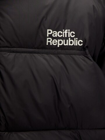 Giacca di mezza stagione di Pull&Bear in nero