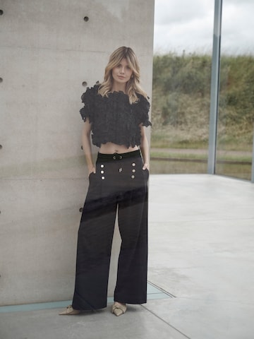 I want the moon Regular Trousers 'ELEVATE_ Lia' in Black