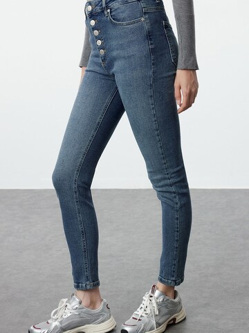 Trendyol Skinny Jeans in Blauw: voorkant