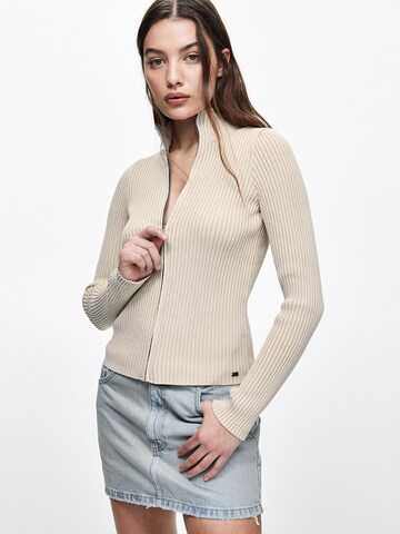 Pull&Bear Gebreid vest in Beige: voorkant