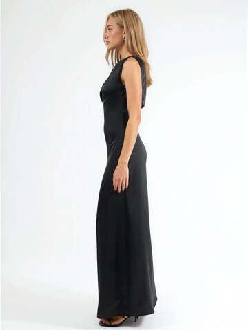 Hiccup Evening Dress in Black