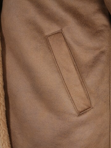 Only Petite - Chaqueta de invierno 'ONLYLVA' en marrón