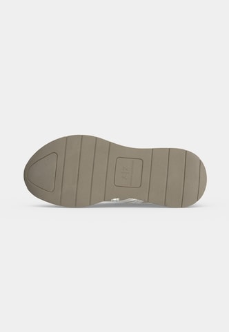 Baskets basses ARMANI EXCHANGE en beige : en bas