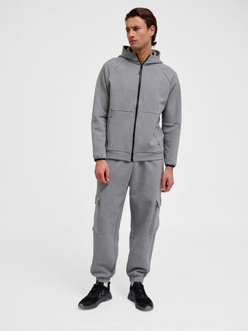 Hummel Tapered Cargo trousers in Grey