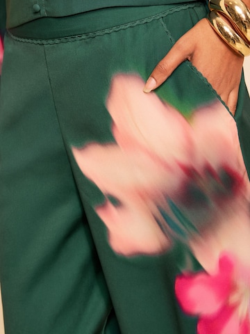 love & roses Regular Pants in Green