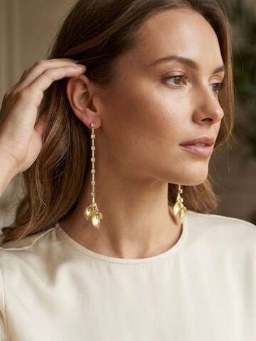 Gloria Mago - Pendientes 'Long gold flower pendant crystal chain, Sw white opal' en oro