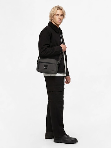 KARL LAGERFELD JEANS Olkalaukku värissä harmaa