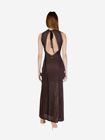 GUESS Klänning 'NEW LIZA DRESS W6GK16 K2953' i brun