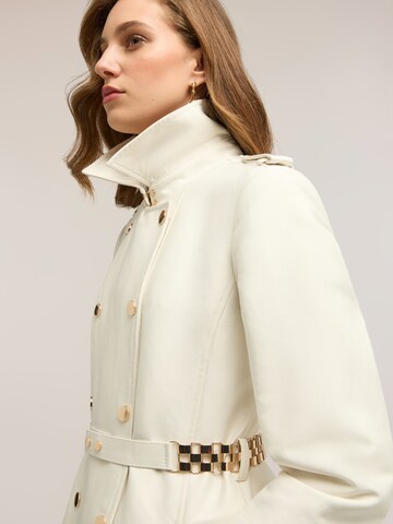 MOTIVI Winter coat in White