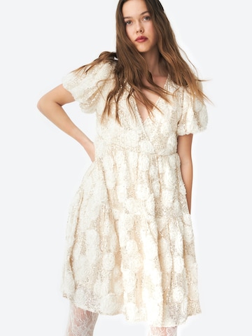 Rochie ' Amiliecras ' de la Crās pe bej: față