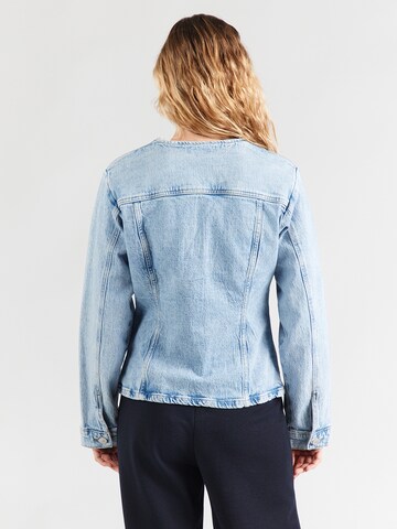 PIECES - Chaqueta de entretiempo 'PCJILL' en azul: atrás