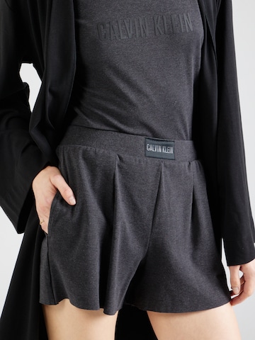 Calvin Klein Underwear - Pijama de pantalón corto 'Intense Power' en gris