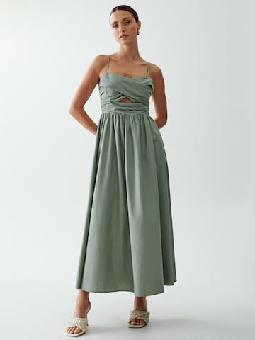 The Fated Dress 'TAYLOR' in Green: front