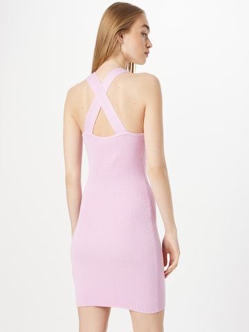Abercrombie & Fitch Stickad klänning i rosa