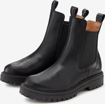 Elbsand Chelsea boots in Black