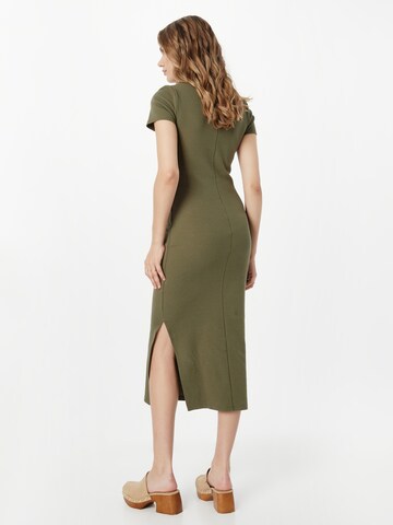 Rochie de la Cotton On pe verde