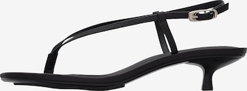 melns Calvin Klein Iešļūcenes ar pirkstu atdalītāju: no priekšpuses