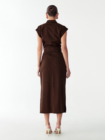 Willa Рокля 'Laurence' в кафяво: отзад