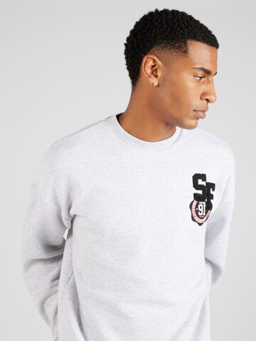 ABOUT YOU Sweatshirt 'Pierre' in Grey