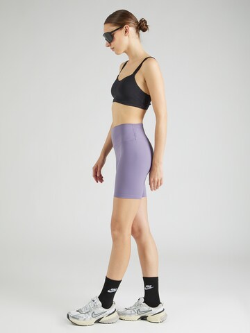 NIKE - Skinny Pantalón deportivo 'ONE' en lila