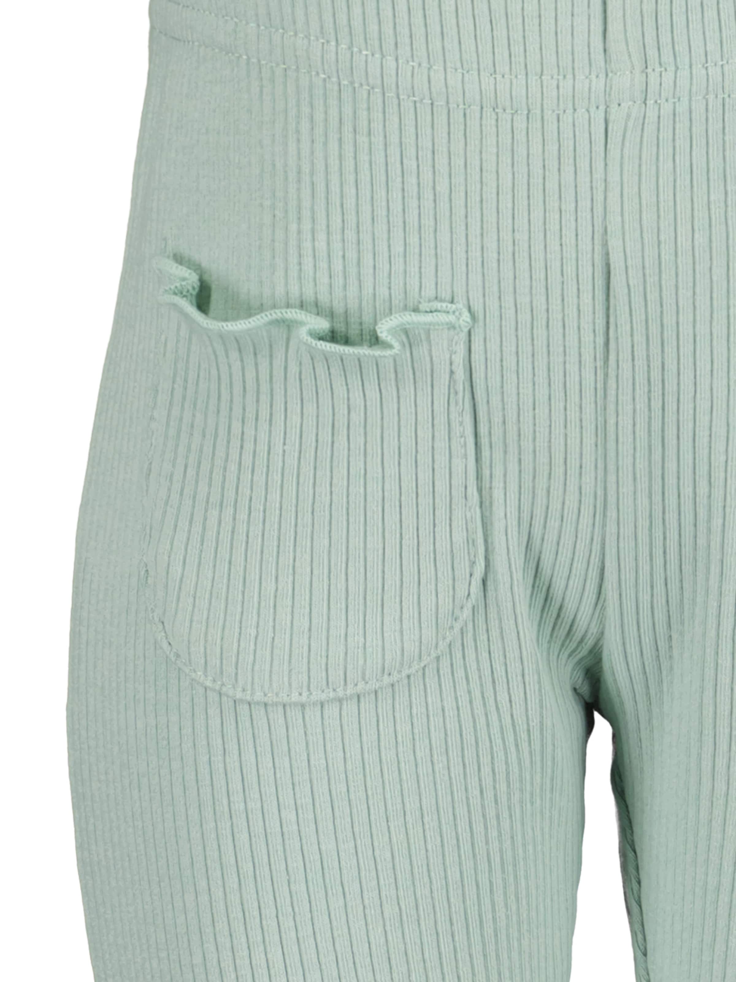 BLUE SEVEN Set in Green