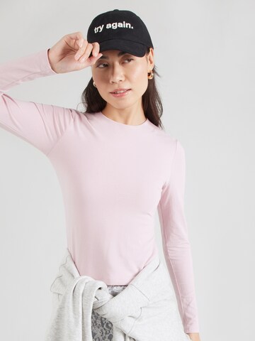 Tricou de la Abercrombie & Fitch pe roz: față