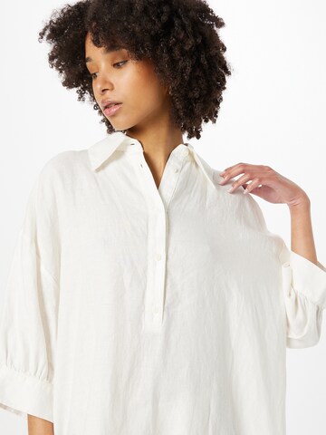 Robe-chemise Sisley en blanc