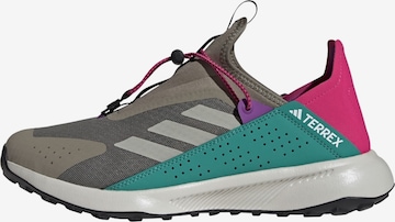 ADIDAS TERREX Lage schoen 'Voyager 21' in Grijs: voorkant