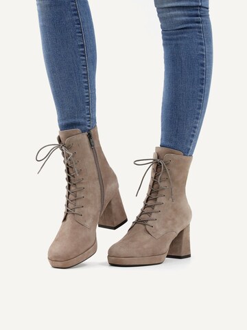 CAPRICE Lace-Up Ankle Boots in Pink