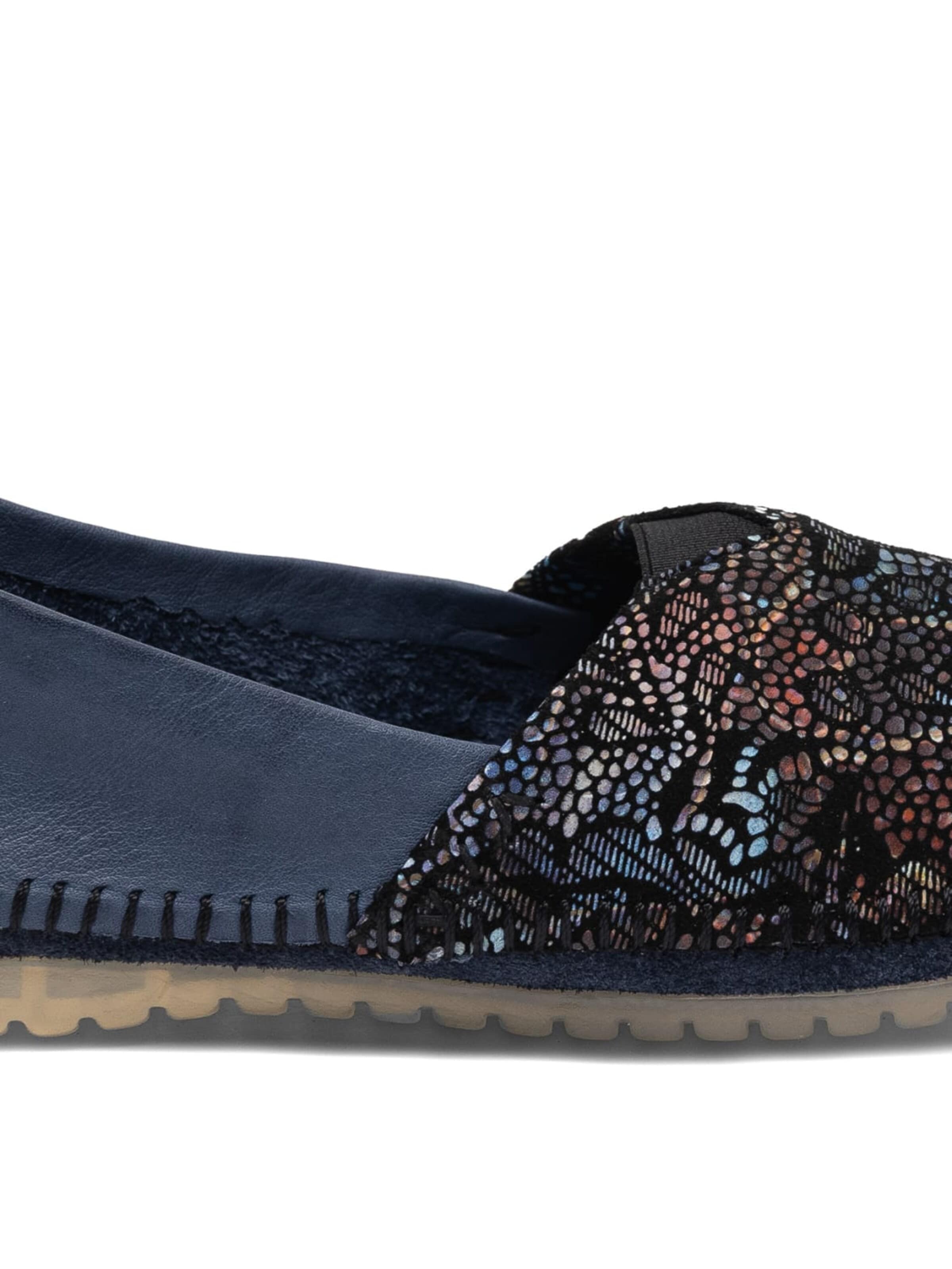 Maciejka Classic Flats in Blue