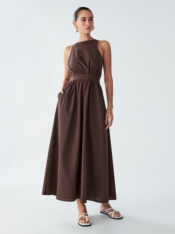 Willa Jurk 'Liliana' in Bruin: voorkant