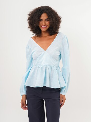 FRESHLIONS Blouse 'Brielle' in Blauw: voorkant
