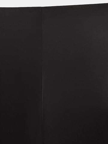 Pull&Bear Regular Trousers in Black