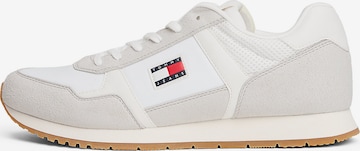 Baskets basses Tommy Jeans en blanc : devant