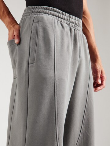 Largi Pantaloni de la WEEKDAY pe gri