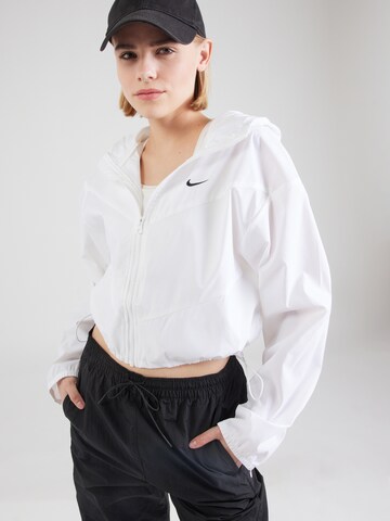Nike Sportswear Přechodná bunda – bílá: přední strana