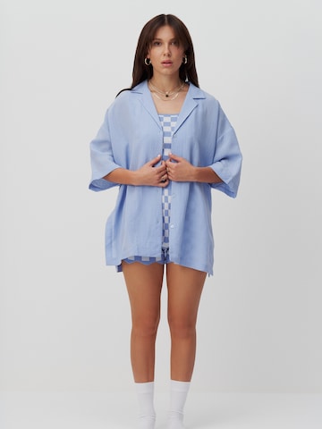 florence by mills exclusive for ABOUT YOU Bluse 'Break Time' i blå: forside