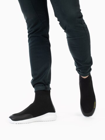Sneaker alta 'Leon' di Spyder in nero: frontale