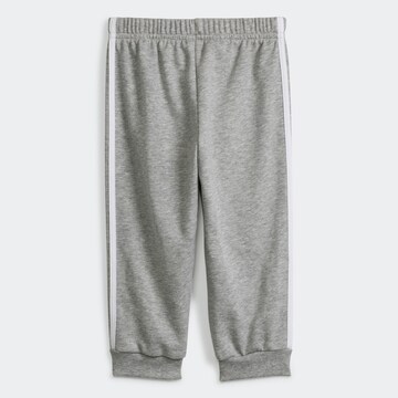 ADIDAS SPORTSWEAR - Chándal 'Essentials' en gris