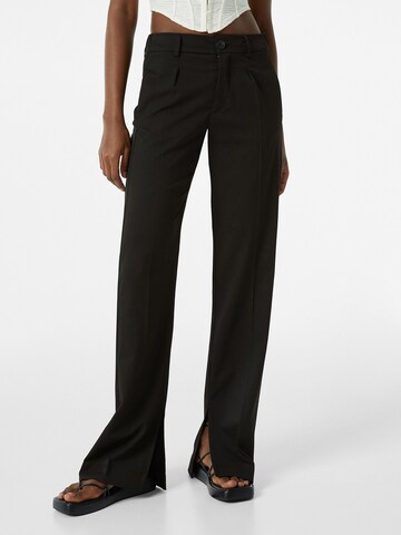 Bershka Loose fit Trousers with creases in Black: front
