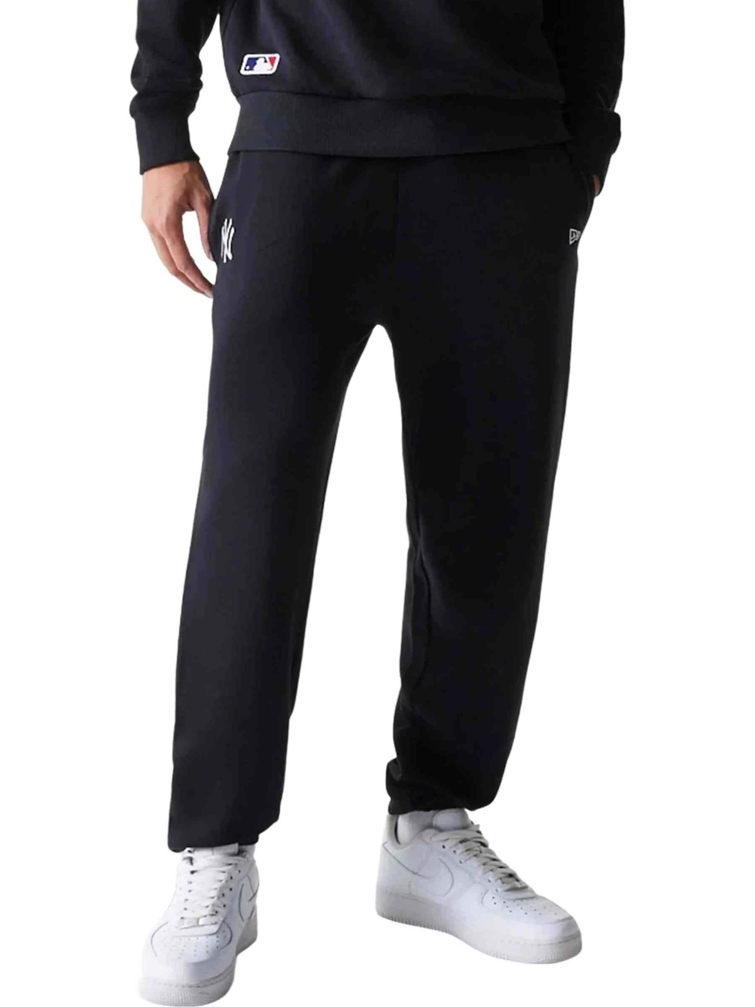 regular Pantaloni sportivi 'Pantalon new era negro yankees nos mlb midi jogger 6' di NEW ERA in nero