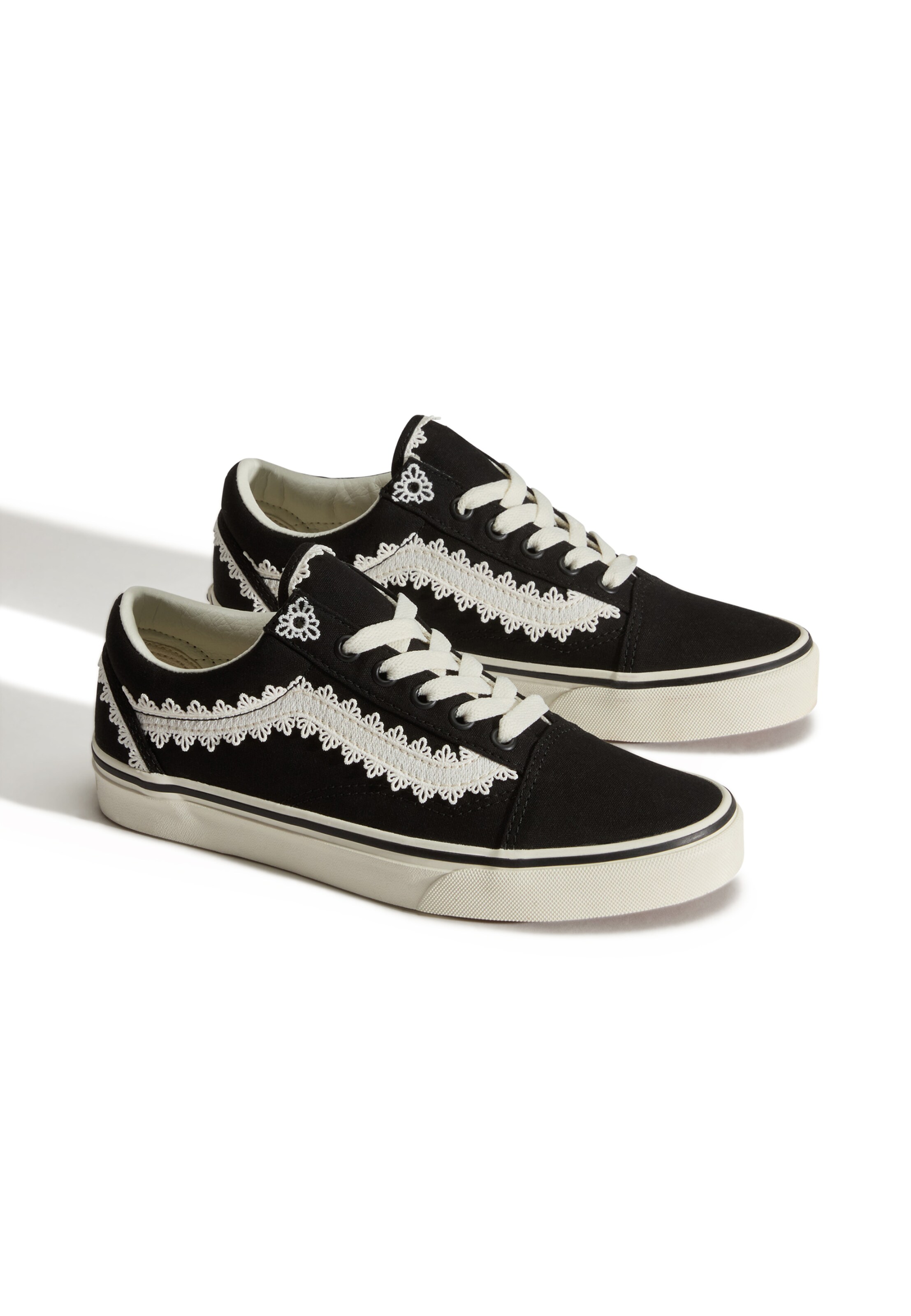 Scarpa stringata 'Old Skool' di VANS in nero