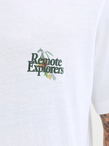 Tricou 'JORMONTAUK' de la JACK & JONES pe alb