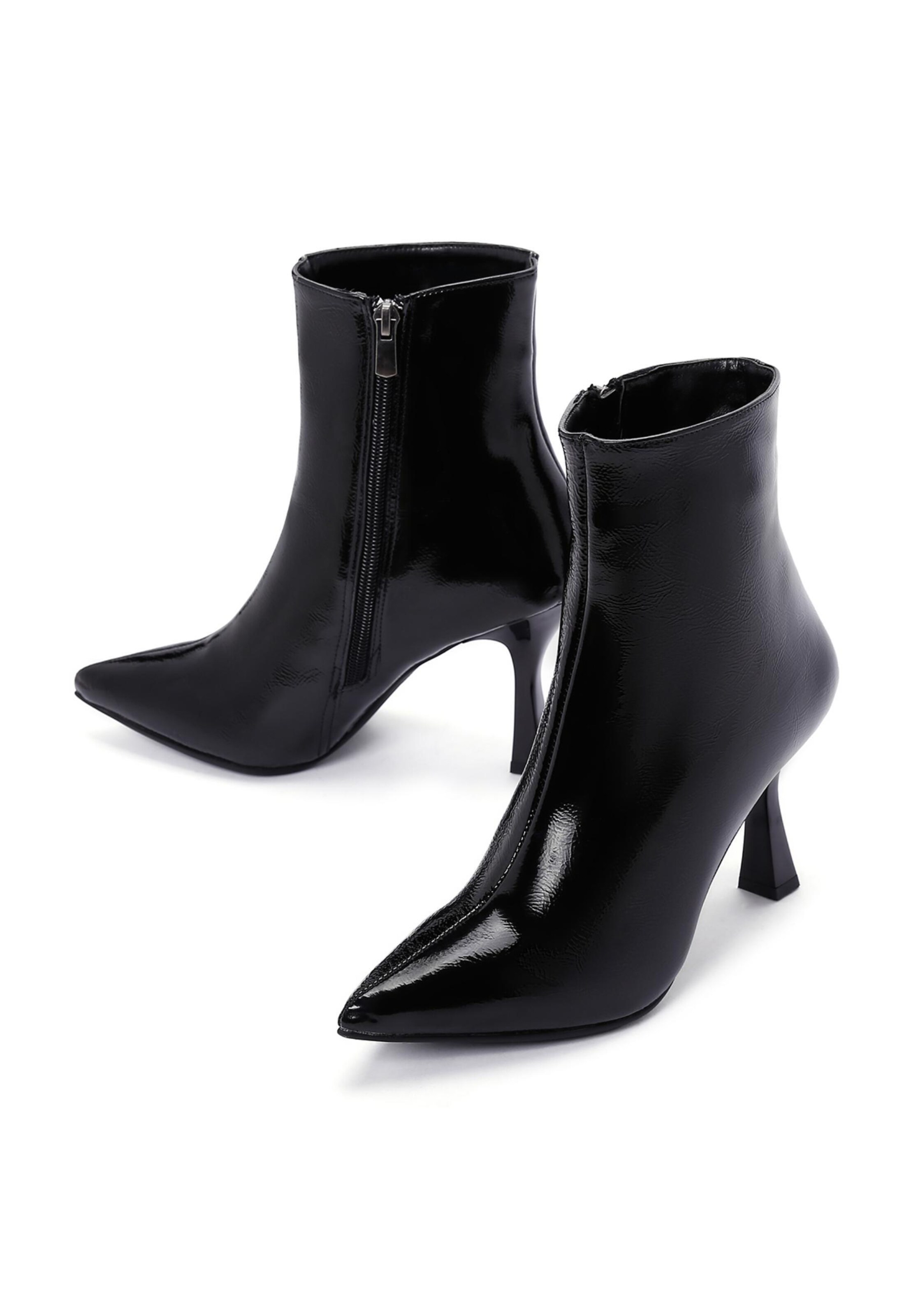 Derimod Ankle Boots in Schwarz