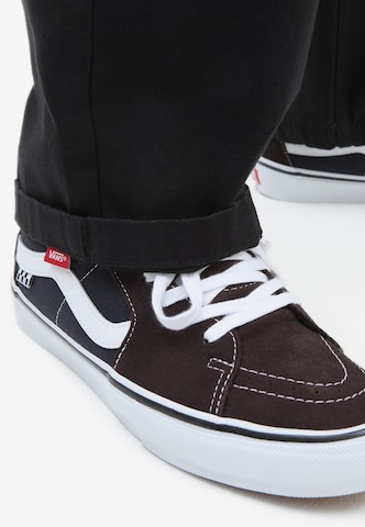 VANS Tapered Gargohousut 'Range' värissä musta