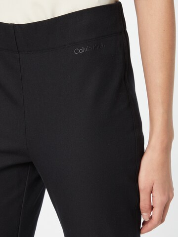 Coupe slim Pantalon Calvin Klein en noir