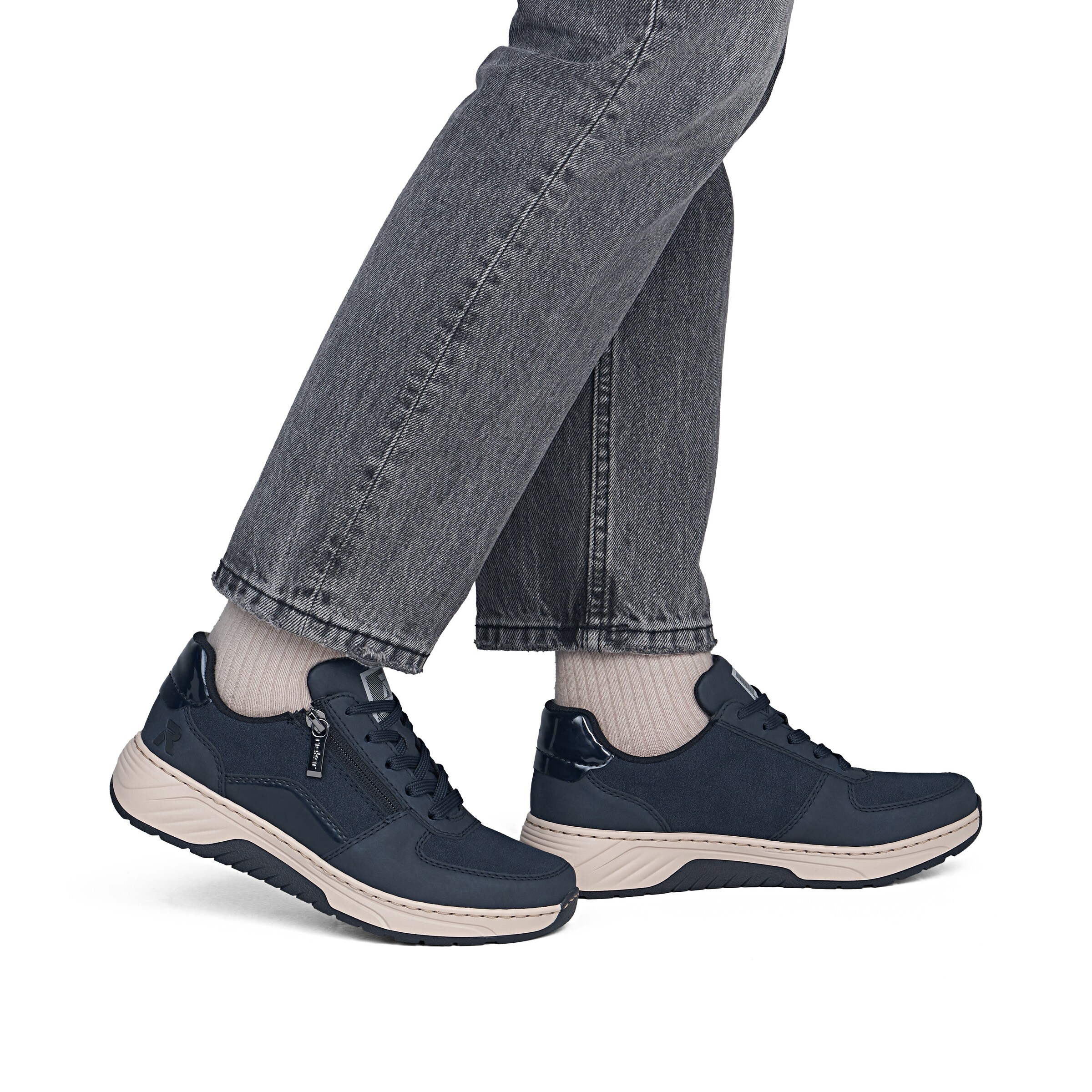 Chaussure de sport à lacets Rieker en bleu : devant